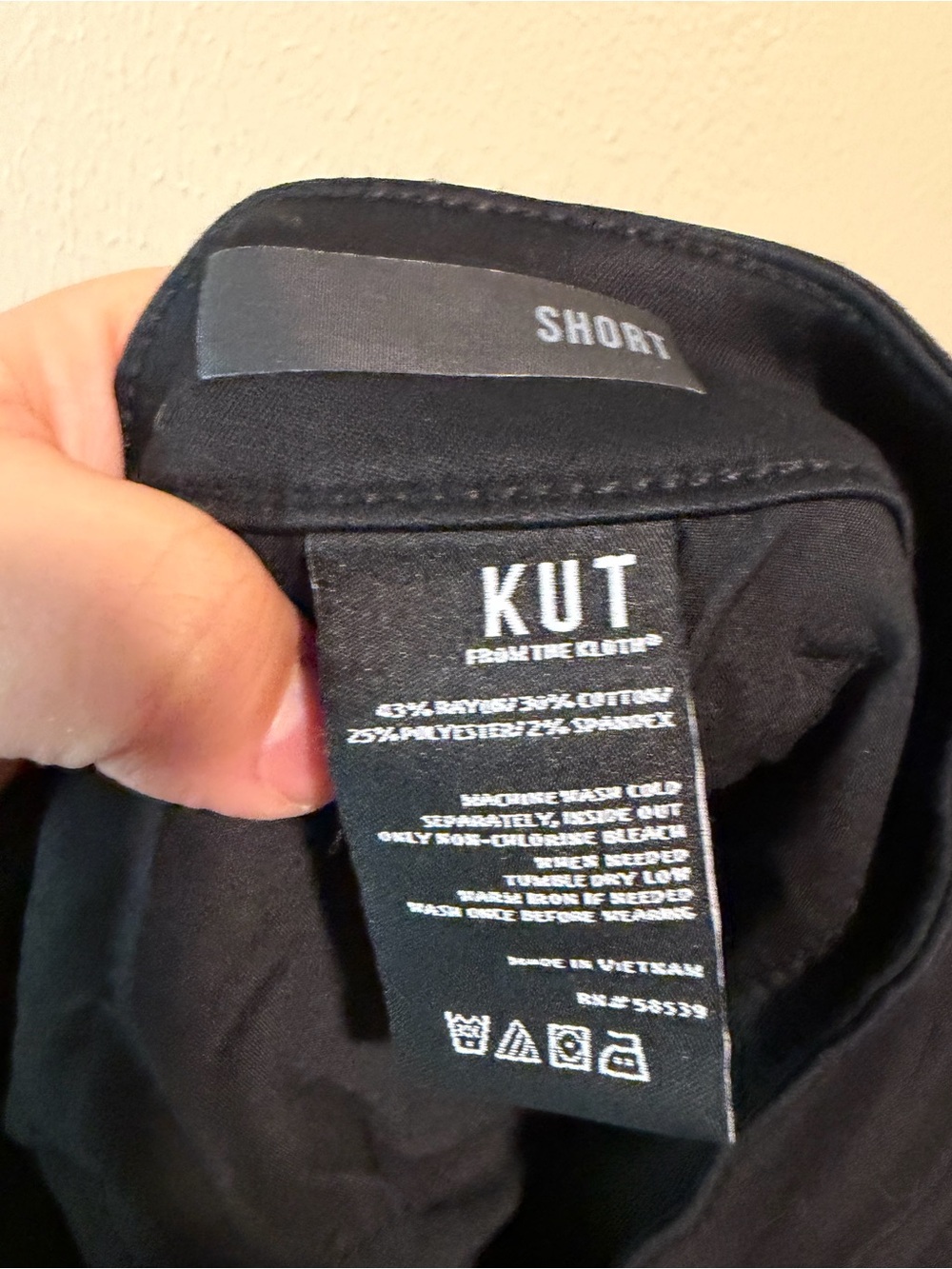 Kut From The Kloth Gidget Rollup Black Short Size 10 Super Stretchy - Picture 7 of 7